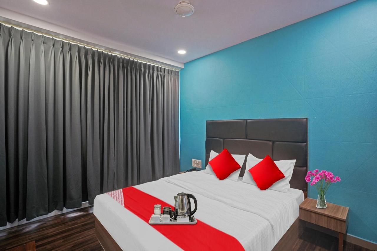 Hotel O Infinity Сурат Екстериор снимка