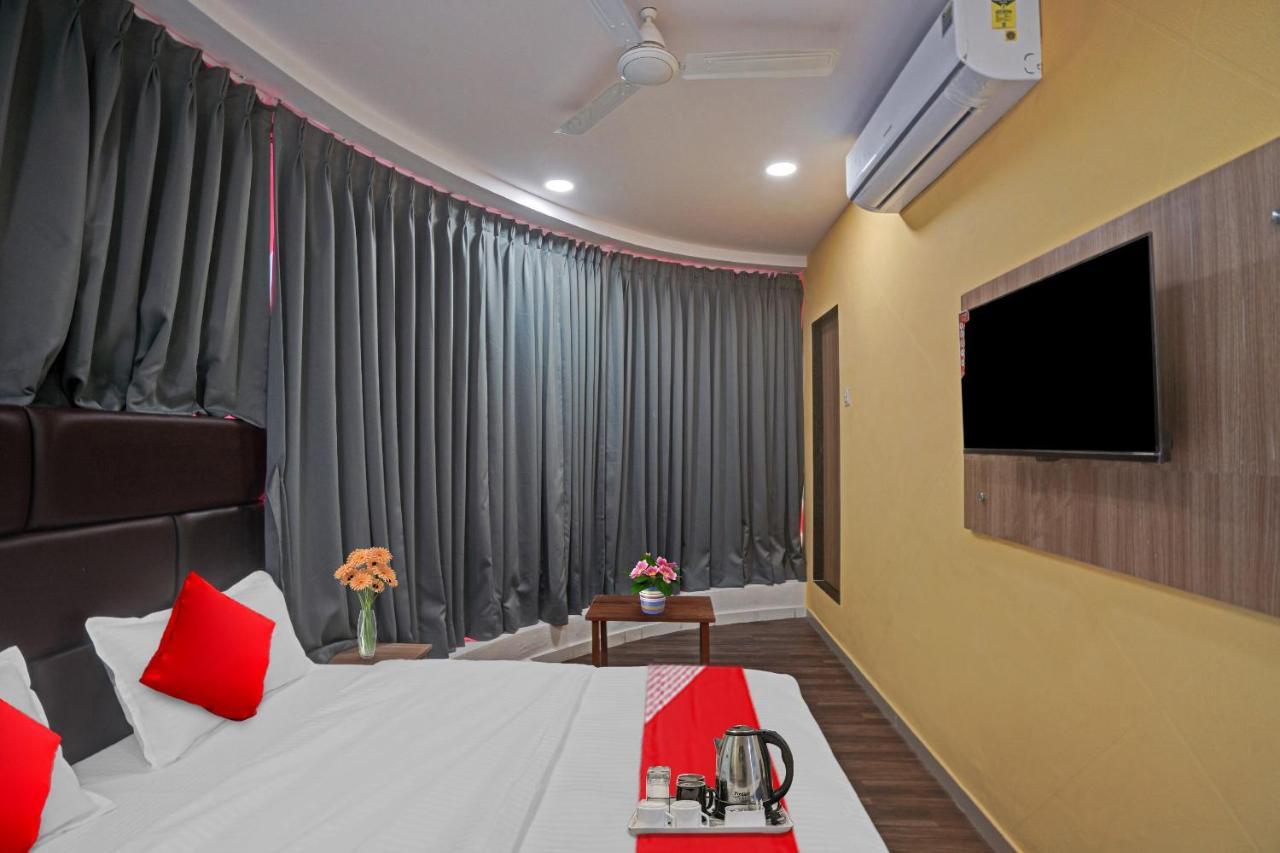 Hotel O Infinity Сурат Екстериор снимка