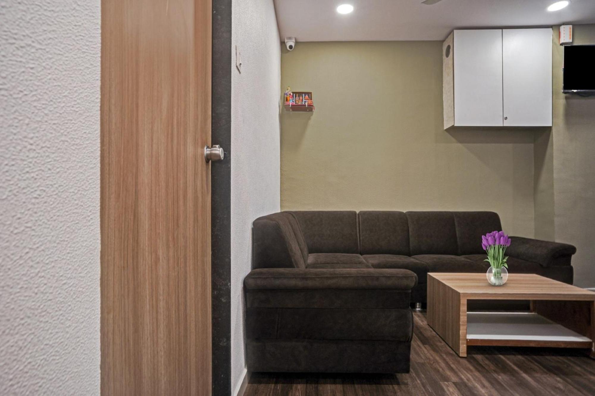 Hotel O Infinity Сурат Екстериор снимка