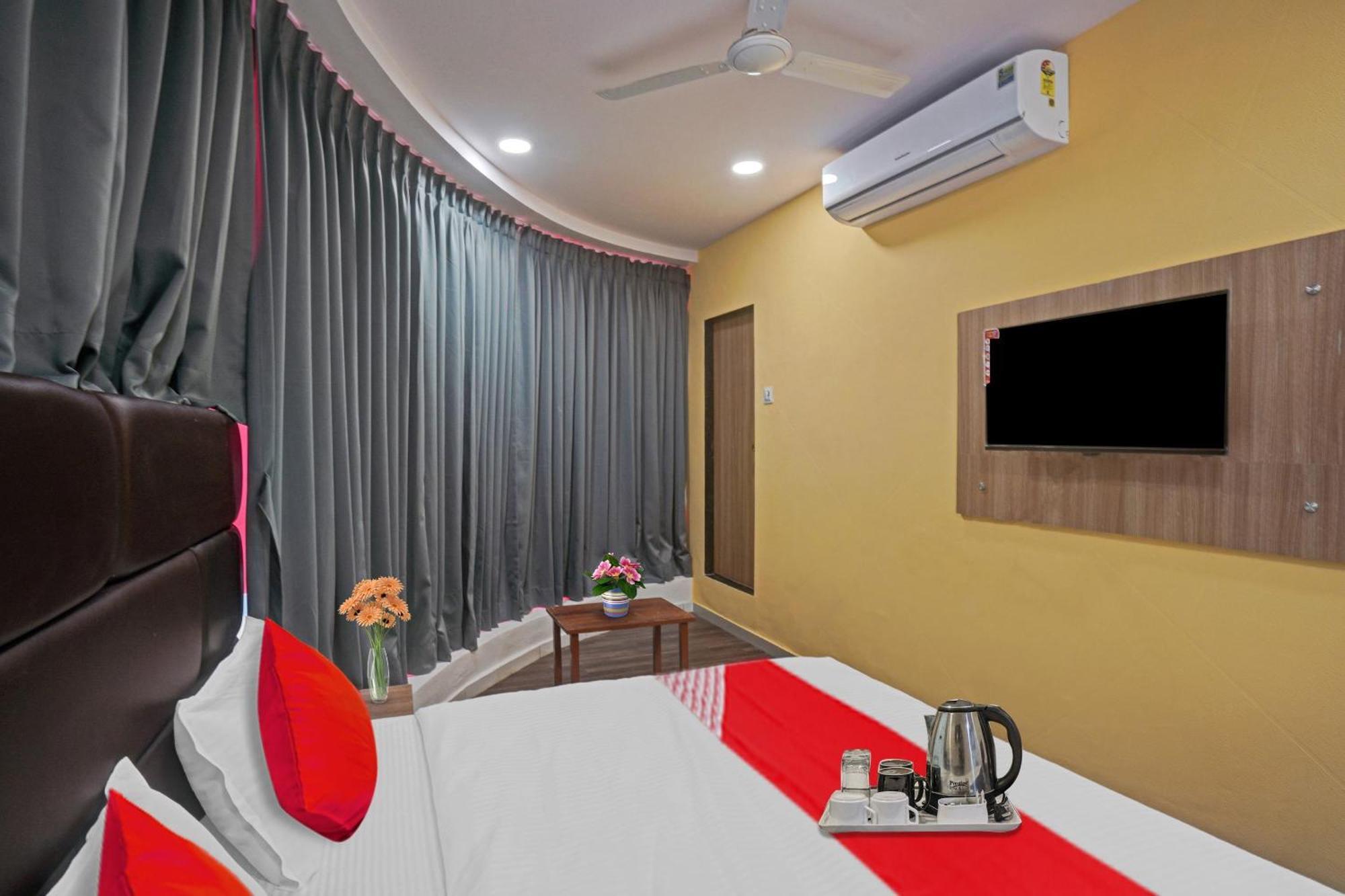 Hotel O Infinity Сурат Екстериор снимка