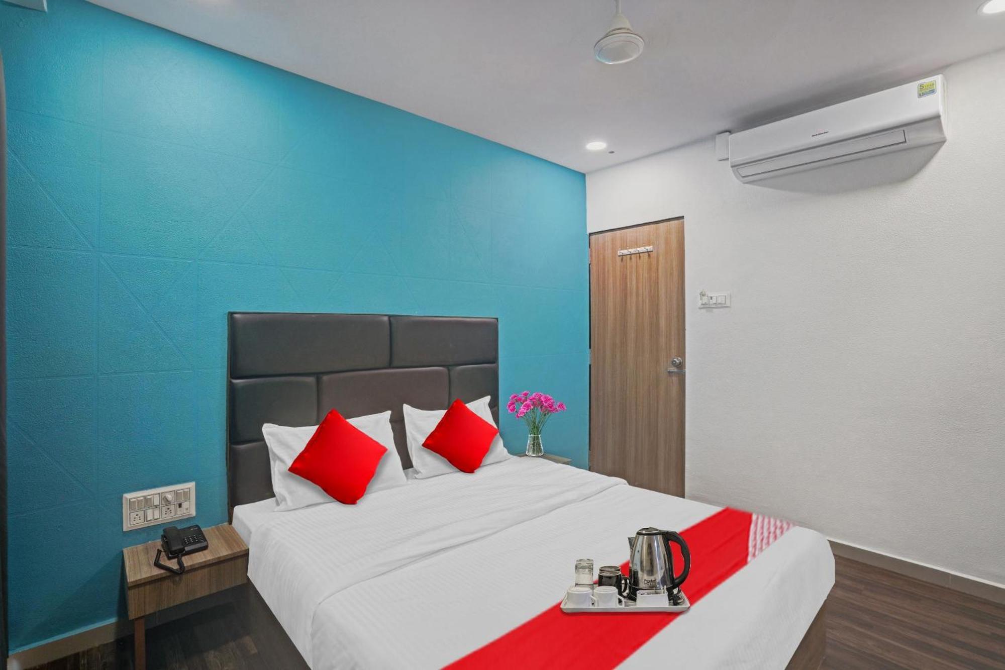 Hotel O Infinity Сурат Екстериор снимка